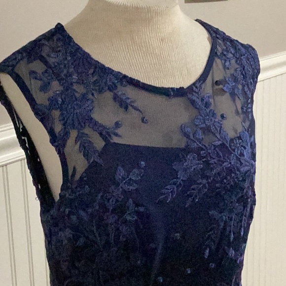 Alex Evening MIDI Dress. Worn only once. Size 8 - Picture 2 of 4